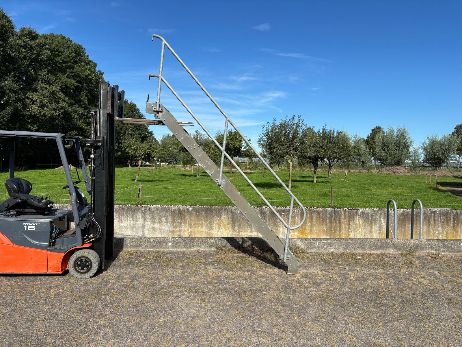 Gegalvaniseerde Buitentrap Zolder, Vliering staal werkplaats, Doe-het-zelf en Verbouw, Ophalen, Gebruikt, Trap, 2 tot 4 meter