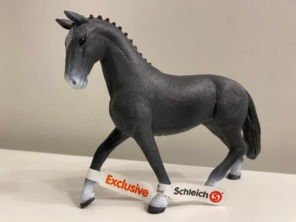 Schleich Exclusive Hannoveraan Merrie met Vaan ~ 72135, Verzamelen, Dierenverzamelingen, Ophalen of Verzenden, Paard, Beeldje of Figuurtje