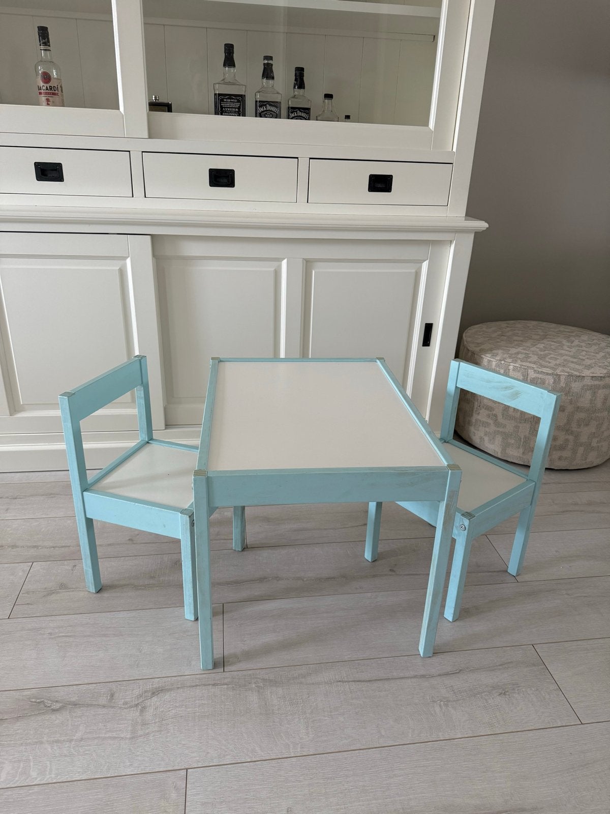 Kindertafeltje met 2 stoeltjes - Lichtblauw, Kinderen en Baby's, Kinderkamer | Tafels en Stoelen, Ophalen of Verzenden, Gebruikt