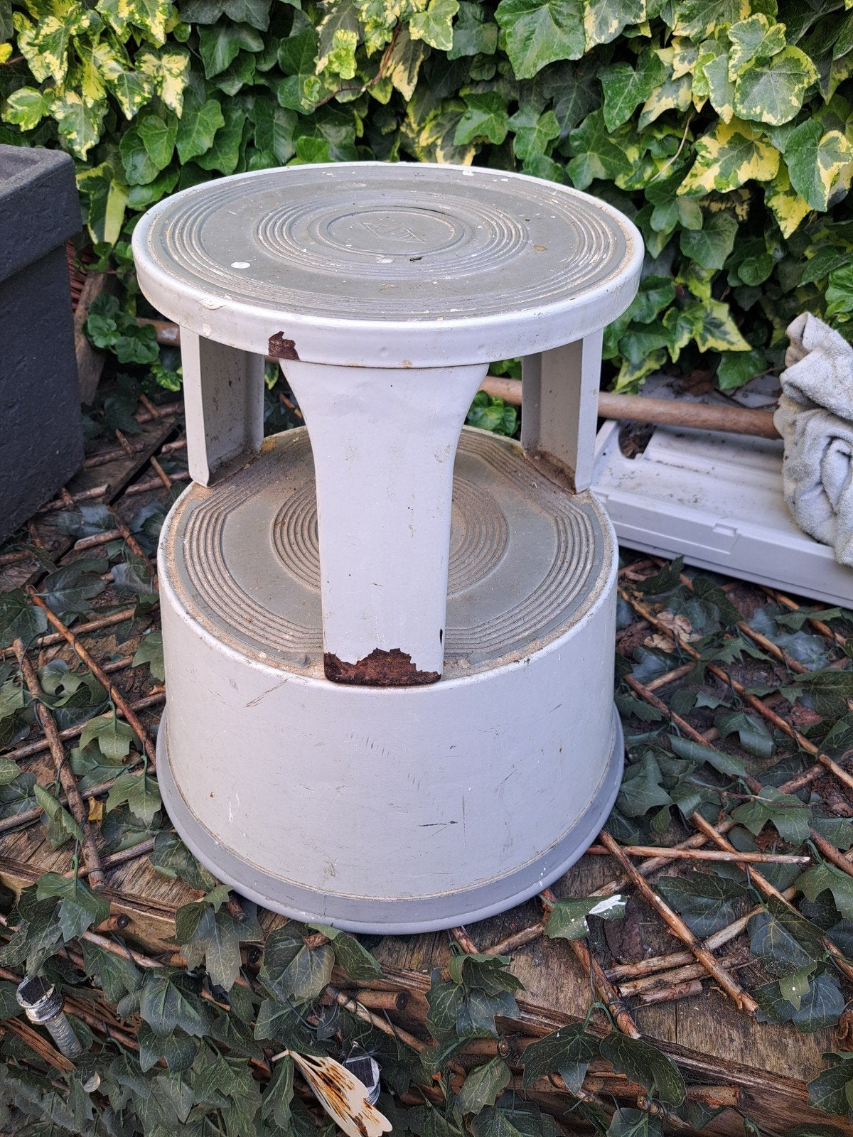Vintage metal krukje / opstapje, Ophalen of Verzenden, Gebruikt, IJzer