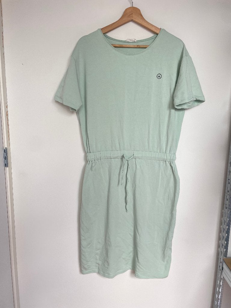 Jane Lushka mintgroene jurk jersey maat L met ceintuur, Kleding | Dames, Jurken, Ophalen of Verzenden, Zo goed als nieuw, Jane Lushka