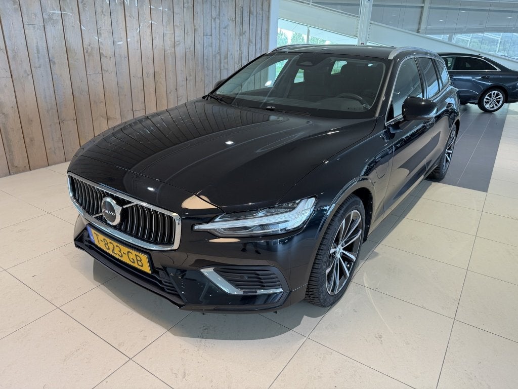 Volvo V60 2.0 T6 Plug-in Hybrid AWD Core Bright (bj 2023), Auto's, Automaat, Gebruikt, Euro 6, 4 cilinders