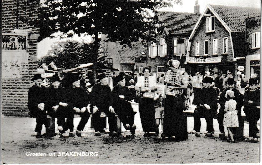 GROETEN uit SPAKENBURG, Ophalen of Verzenden, Gelopen, Klederdracht