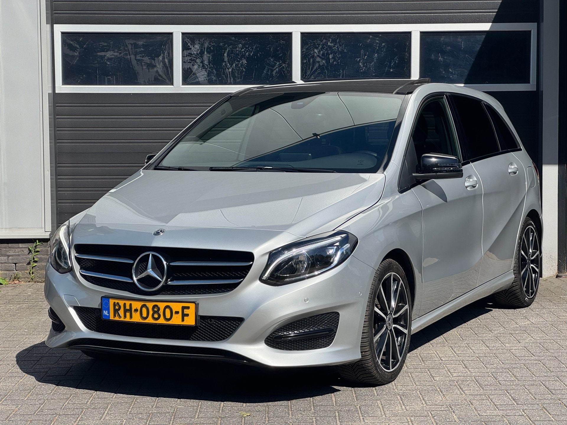 Mercedes-Benz B-klasse 180 Ambition Xenon/Led, Pano, Cruise,, Auto's, 1325 kg, Gebruikt, Euro 6, 4 cilinders