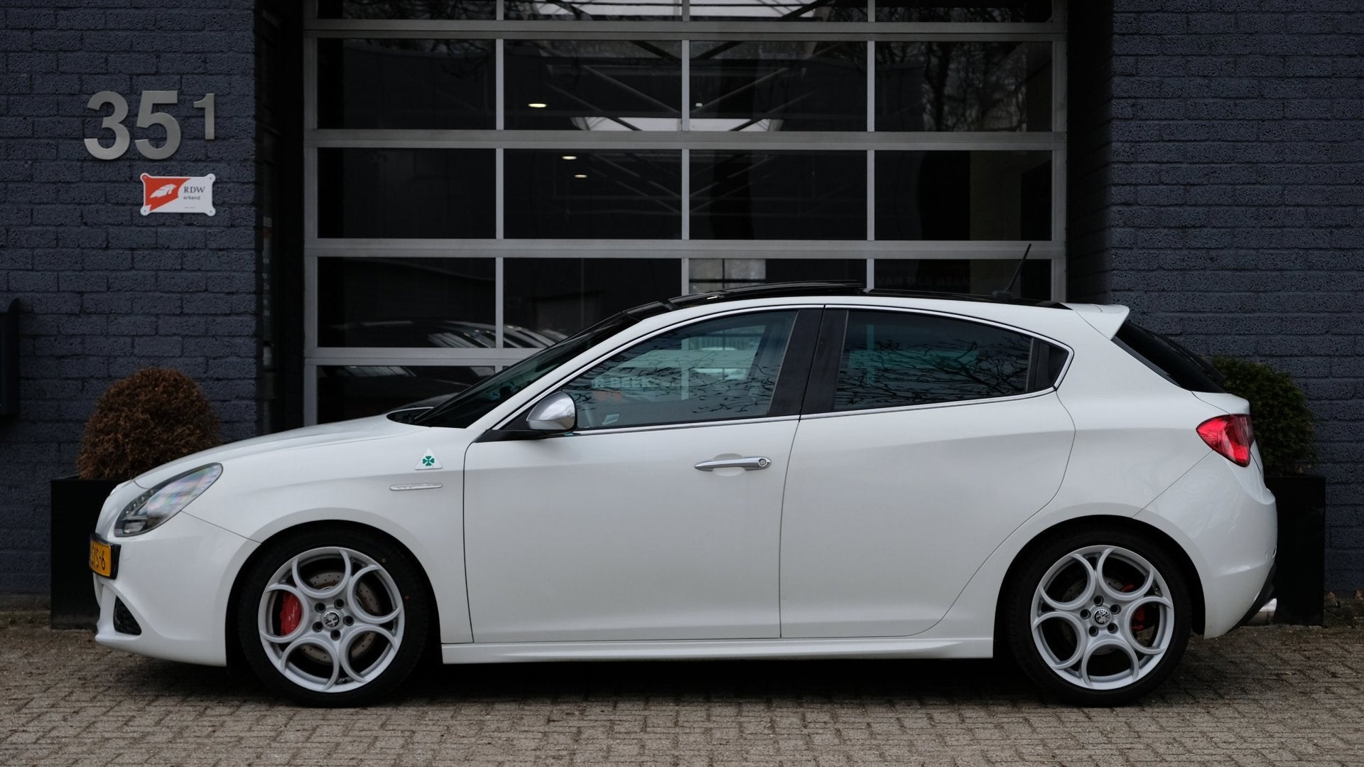Alfa Romeo Giulietta 1.7 TBi Quadrifoglio Verde |Bose|Leder|, Auto's, Alfa Romeo, Euro 5, Gebruikt, 4 cilinders, Wit