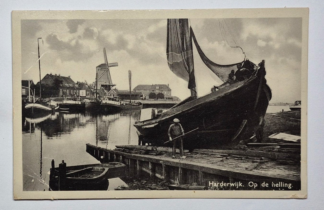Harderwijk ( Gld. ) Op de helling  / Molen De Hoop, Ophalen of Verzenden, 1940 tot 1960, Gelopen, Gelderland