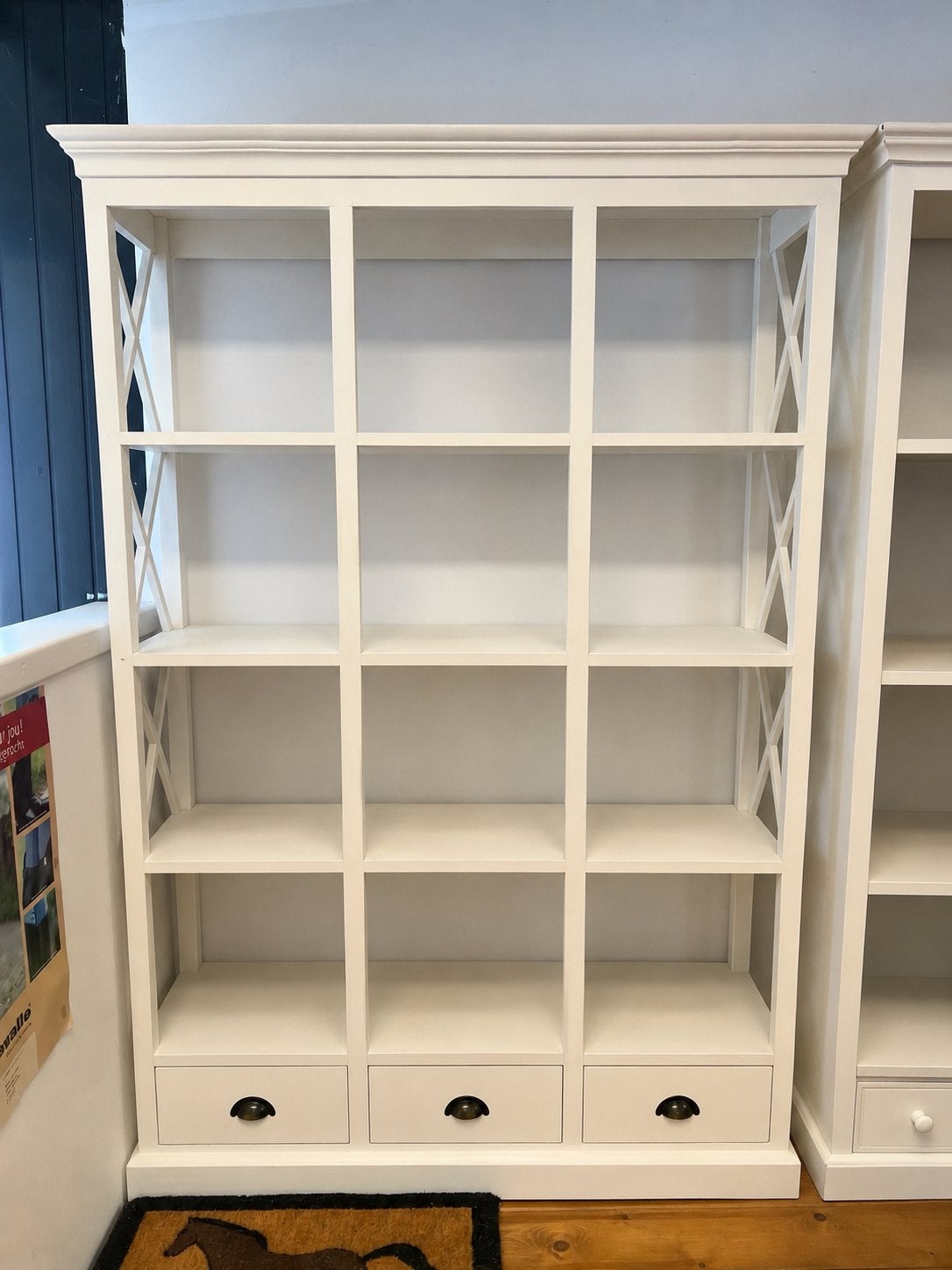 2x een Houten kast met open zijkanten en drie lades