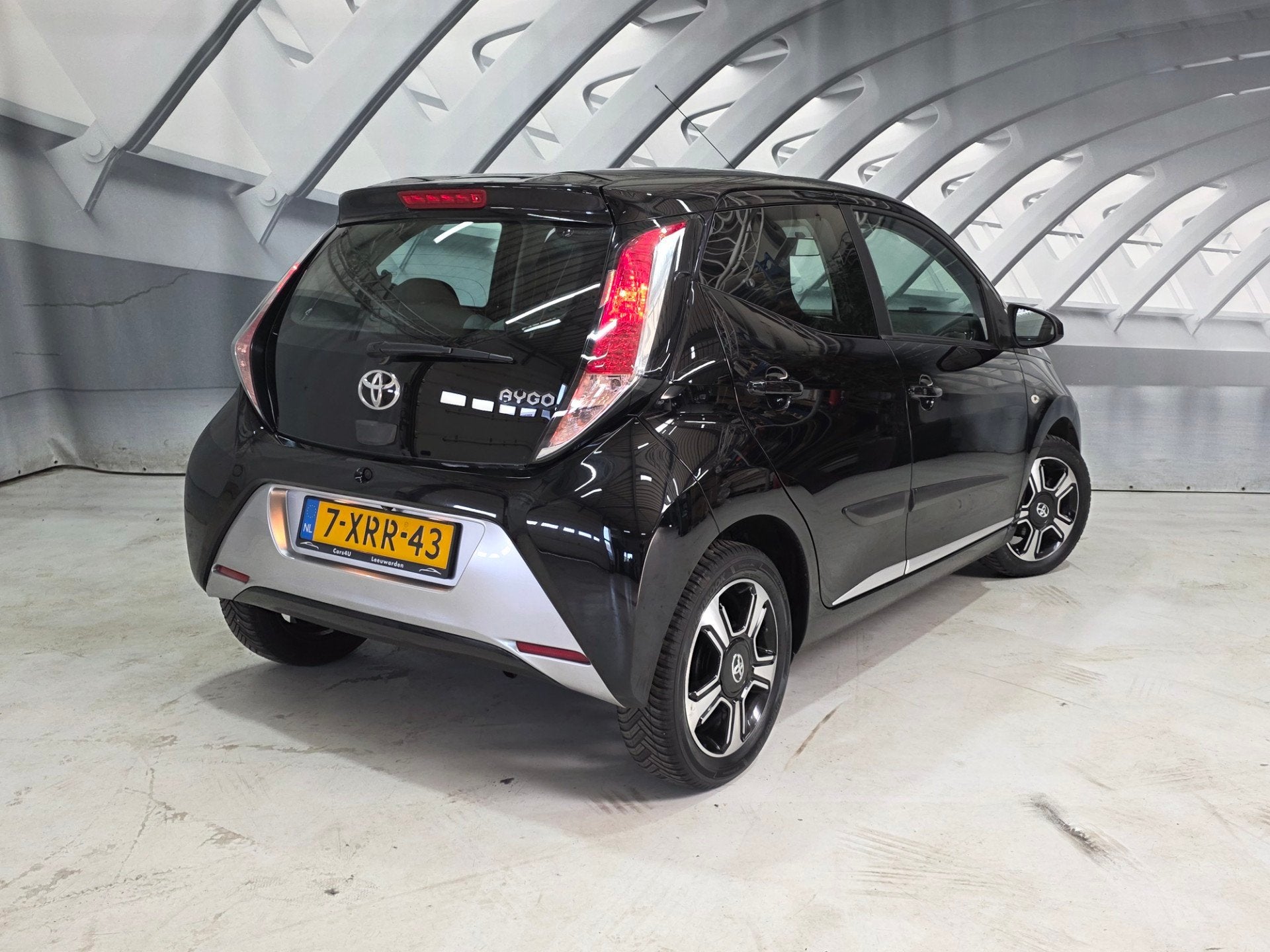 Toyota Aygo 1.0 VVT-i x-clusiv clima cruise navi keyless, Voorwielaandrijving, Euro 5, Stof, Gebruikt