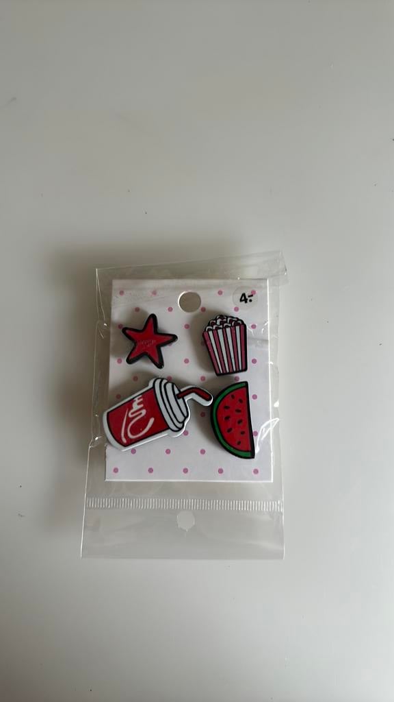 Leuke set van 4 pins / speldjes, Verzamelen, Speldjes, Pins en Buttons, Nieuw, Speldje of Pin, Overige onderwerpen, Verzenden