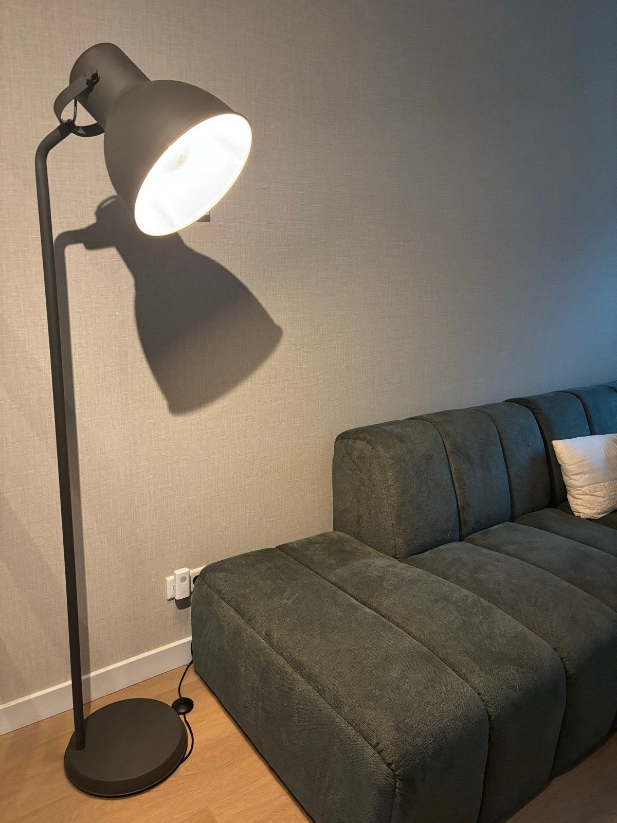 Ikea Hektar staande lamp donkergrijs, Ophalen, Gebruikt, E27 (groot), Metaal