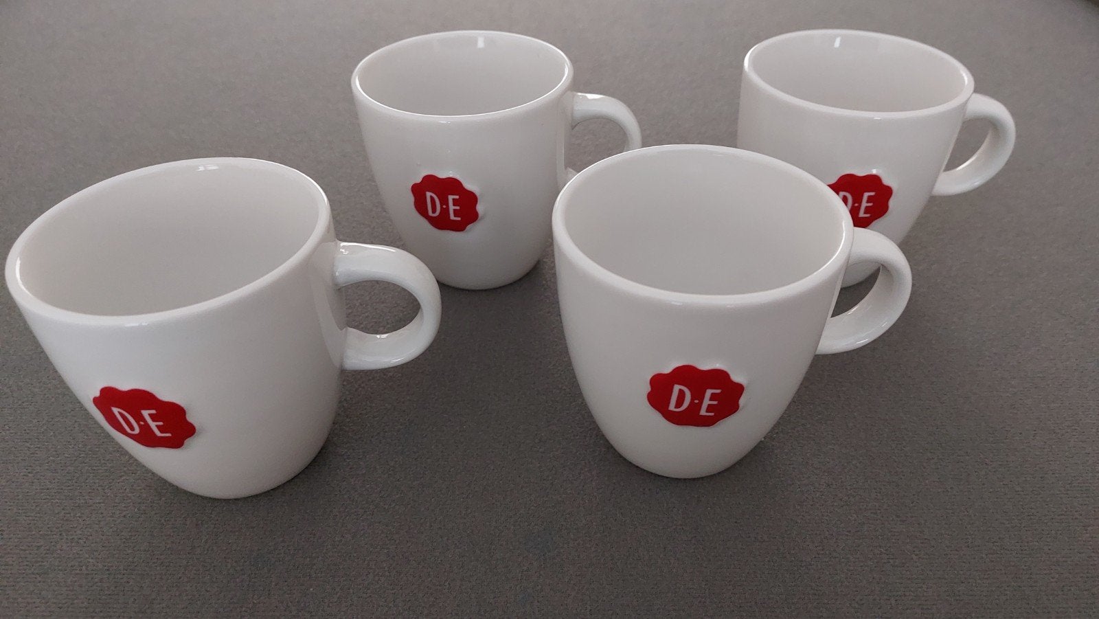 4 x Douwe Egberts koffiebekers/mokken, Zo goed als nieuw, Overige stijlen, Aardewerk, Mok