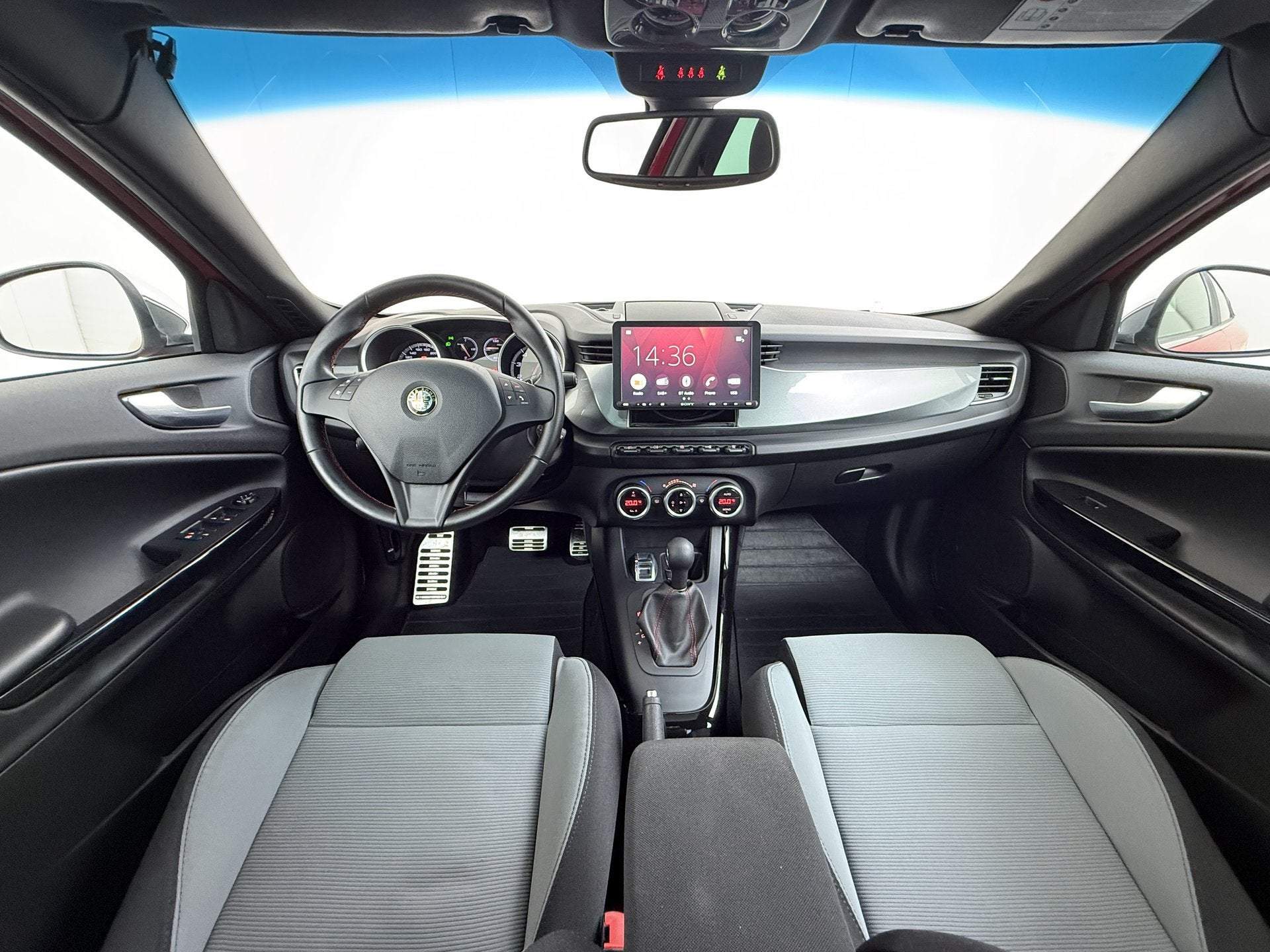Alfa Romeo Giulietta 1.4T 170PK Automaat Panoramadak Stoelve, Auto's, Euro 5, Stof, Zwart, 4 cilinders