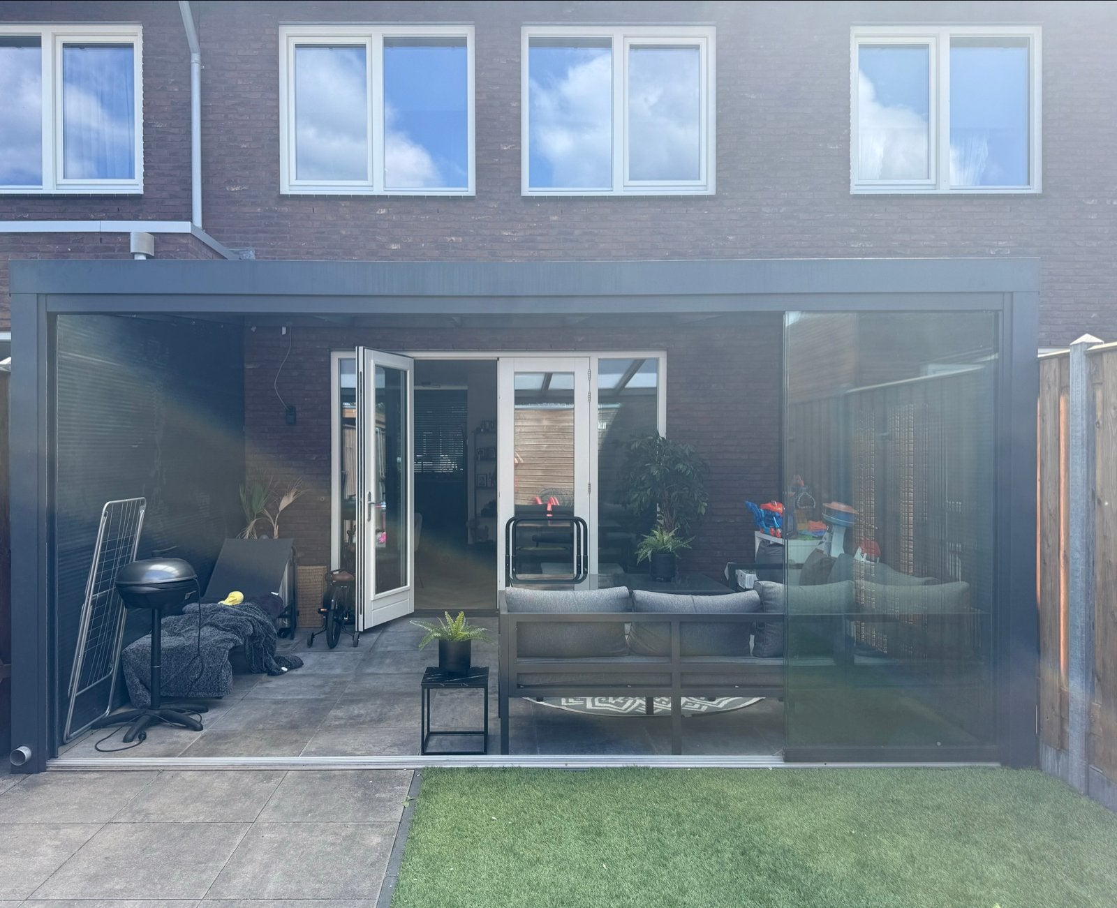 Mooie veranda met glazen schuifdeuren en verlichting, Ophalen, Zo goed als nieuw, Veranda