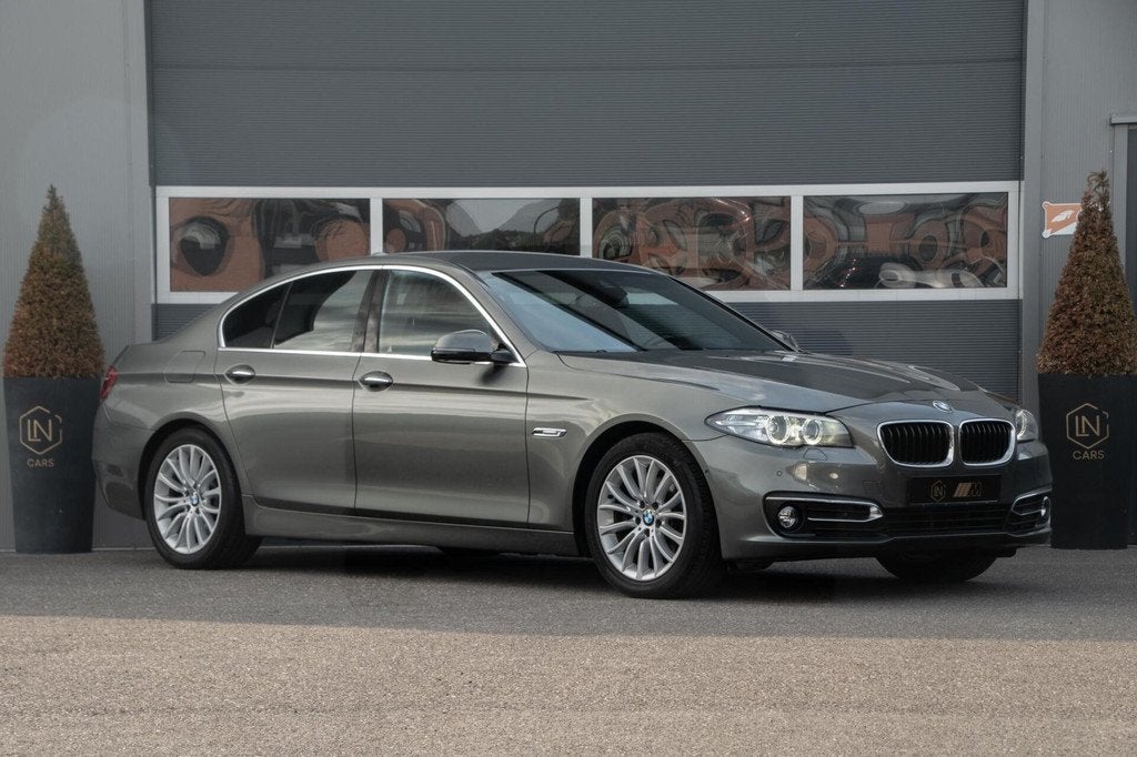 BMW 5-serie 520i High Executive | HUD | Memory | Camera, Automaat, Achterwielaandrijving, Gebruikt, 4 cilinders
