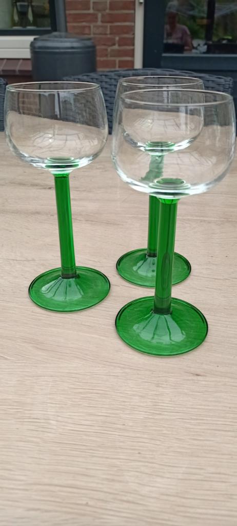 Set van 3 wijnglazen met groene steel, Antiek en Kunst, Antiek | Glas en Kristal, Ophalen of Verzenden
