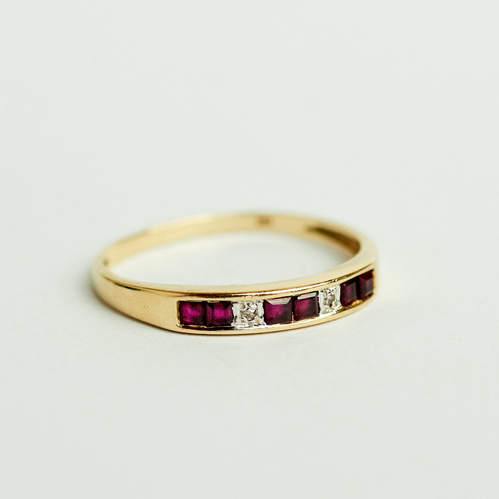 14k vintage gouden ring met robijn, Ophalen of Verzenden, Zo goed als nieuw, 17 tot 18, Dame