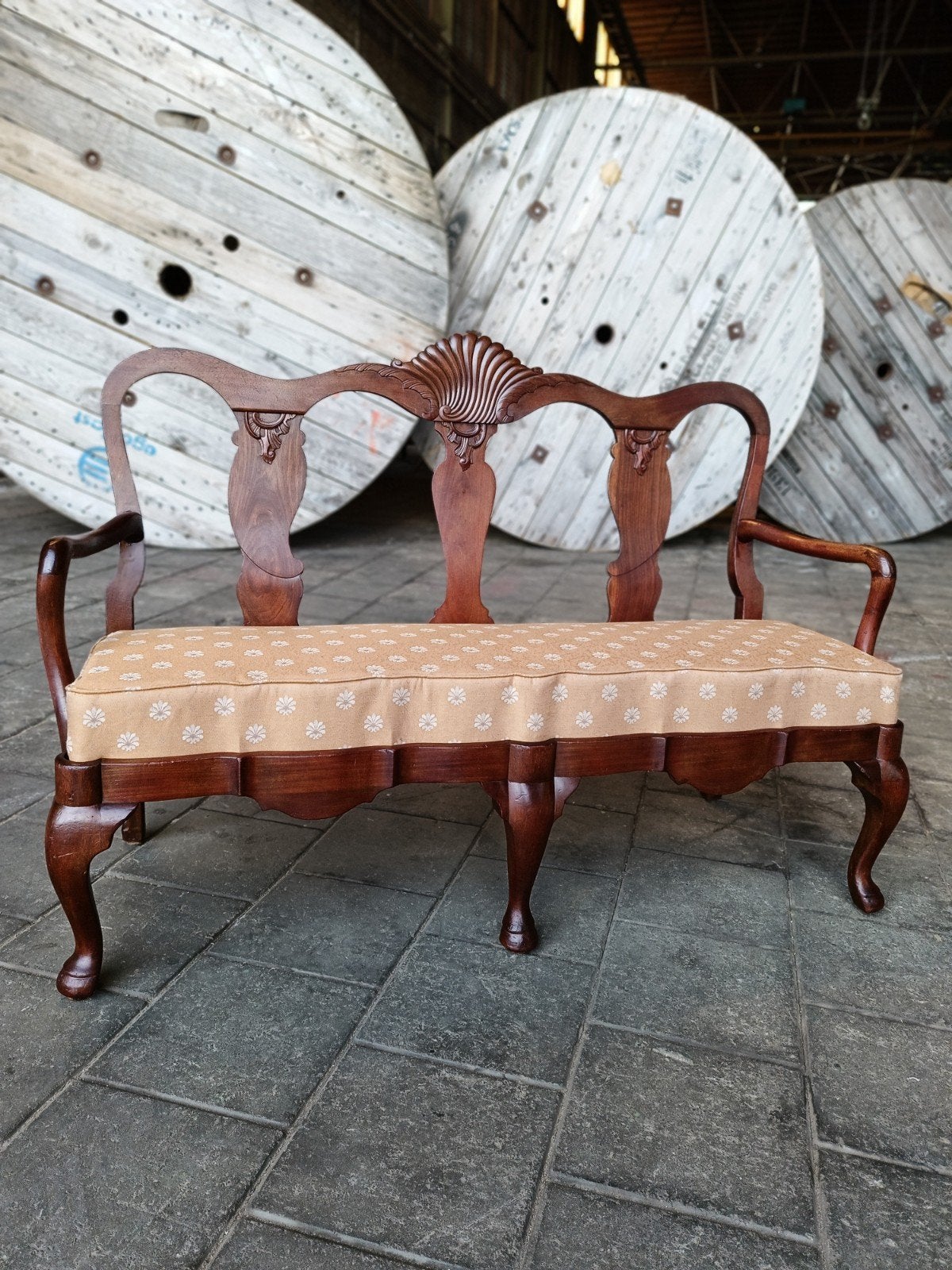 Antieke bankje, nieuw gestoffeerd en nieuw binnenwerk, Antiek en Kunst, Antiek | Meubels | Stoelen en Banken, Ophalen