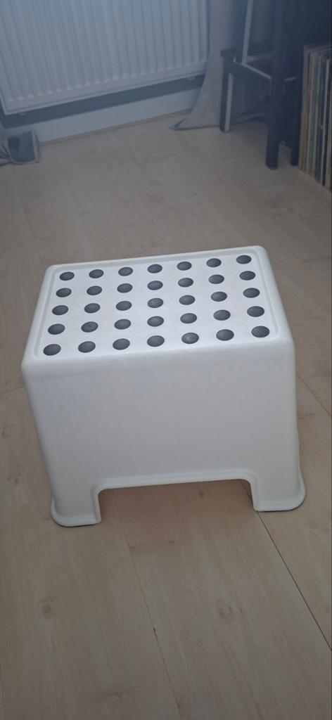 IKEA opstapje, wit, ongeveer 30 cm hoog, Ophalen