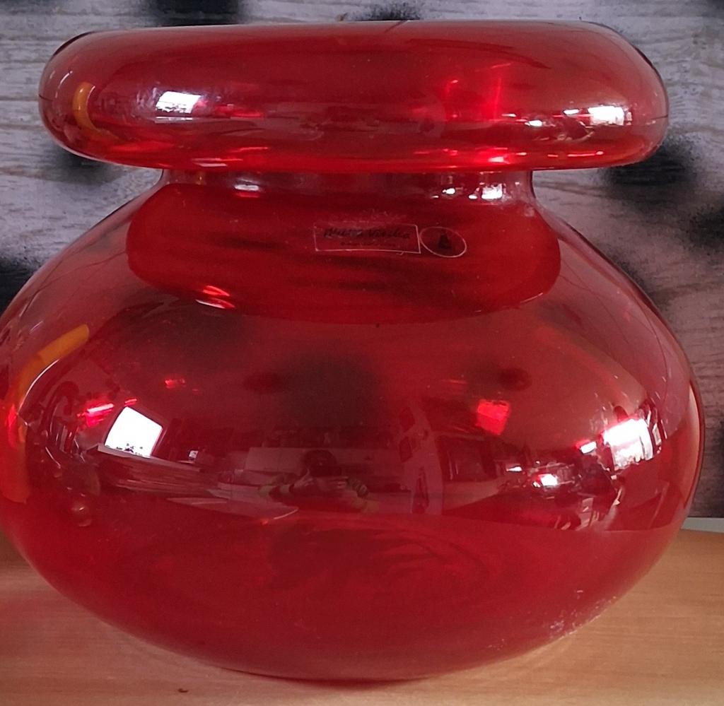 Vaas. IKEA STOCKHOLM. Maria Vinka. Rood glas. 1999. 25 cm., Ophalen, Minder dan 50 cm, Rood, Glas