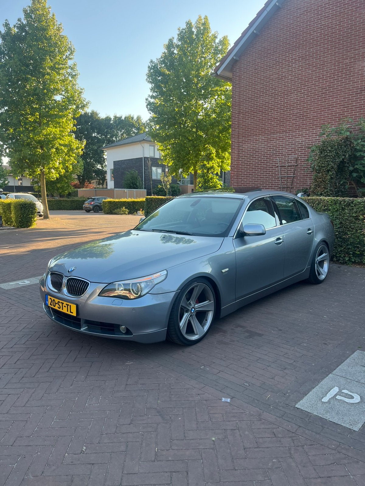 BMW 5-Serie 2.5 D 525 AUT 2004 Grijs, Euro 5, Achterwielaandrijving, 2497 cc, 2000 kg