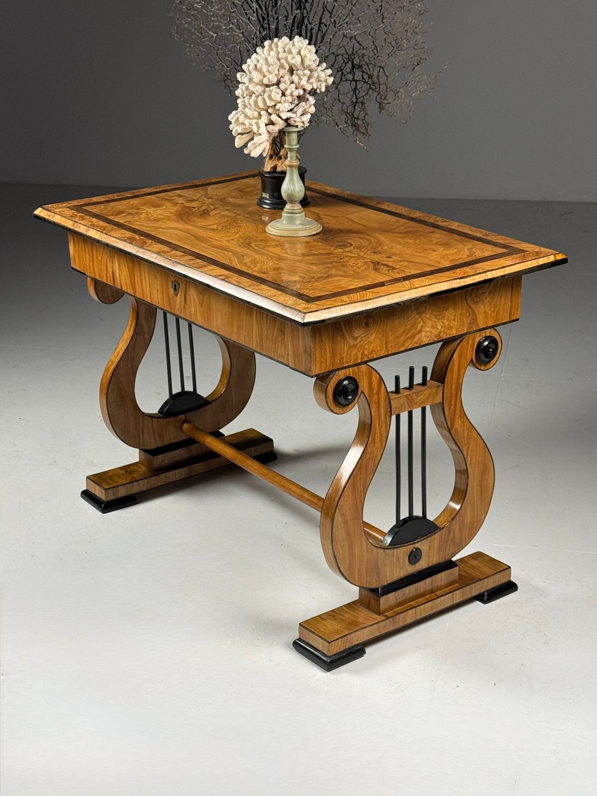 Biedermeier schrijftafel / center table, Antiek en Kunst, Antiek | Meubels | Tafels, Ophalen of Verzenden