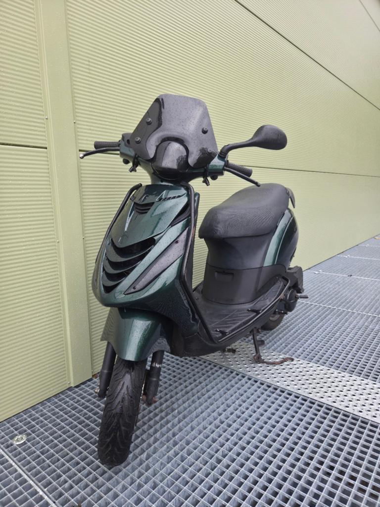 Nette Piaggio Zip 2T | nieuwe kappen | E-start, Ophalen, Zo goed als nieuw, Tweetakt, Zip