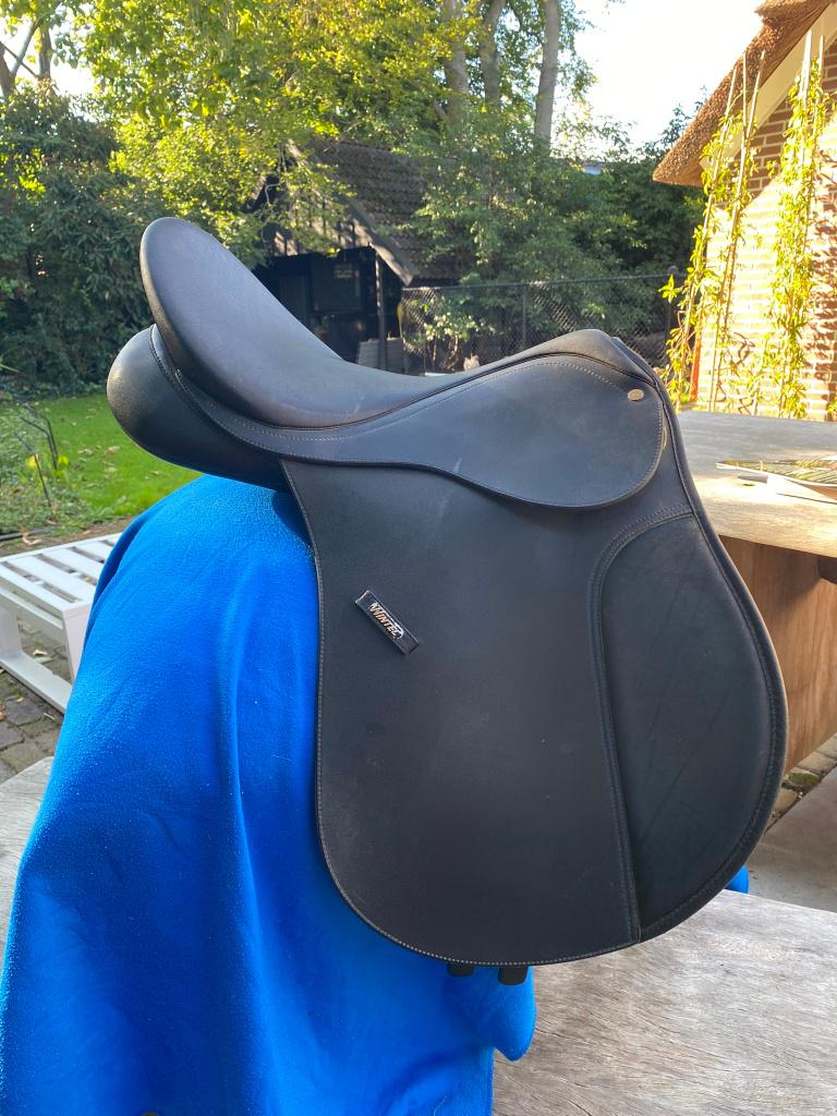 Wintec dressuur 17.5” – Medium - CAIR, Ophalen of Verzenden, Zo goed als nieuw, Dressuur