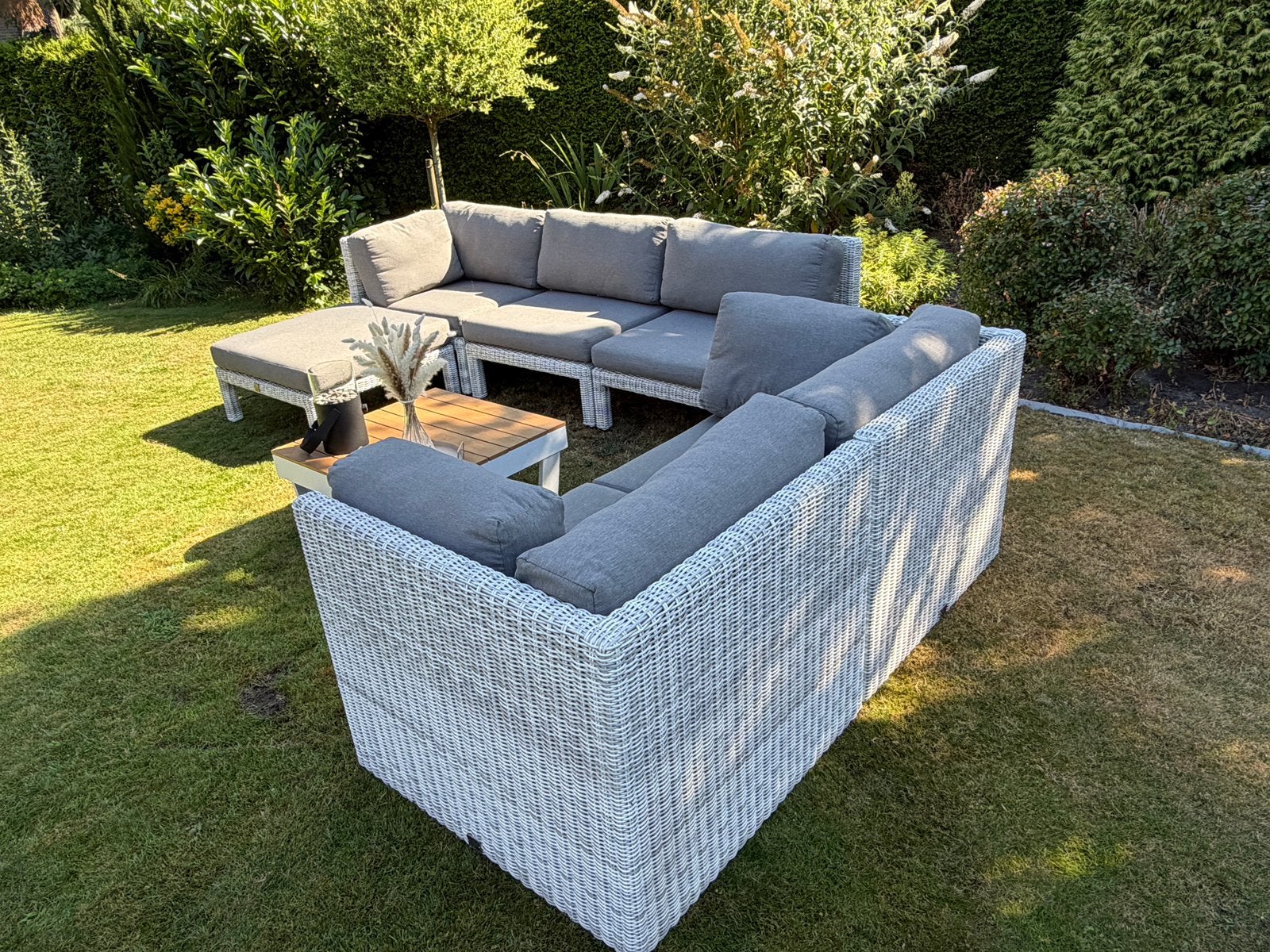 Zeer mooie lounche tuinset. Altijd binnen gestaan.Taste 4SO, Ophalen, Zo goed als nieuw