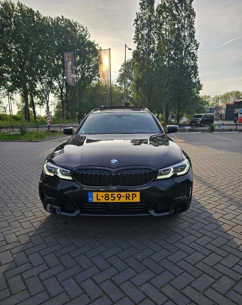 BMW 320e Touring G21 | Pano | Laser | Mokka Leder | ACC |88%, Auto's, Automaat, 1998 cc, Hybride Elektrisch/Benzine, Dealer onderhouden
