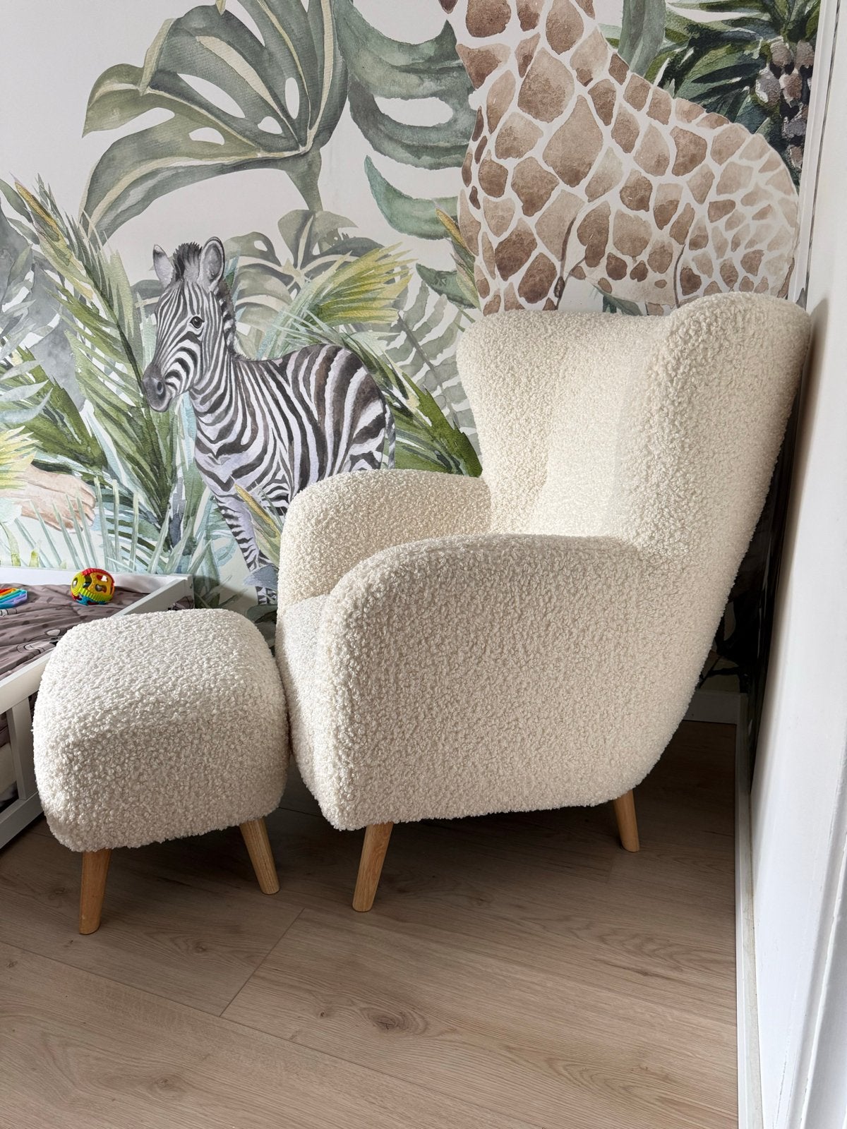 Jysk Fauteuil VILDSUND off-white teddy met poef, Huis en Inrichting, Fauteuils, Ophalen, Zo goed als nieuw, Stof, 75 tot 100 cm