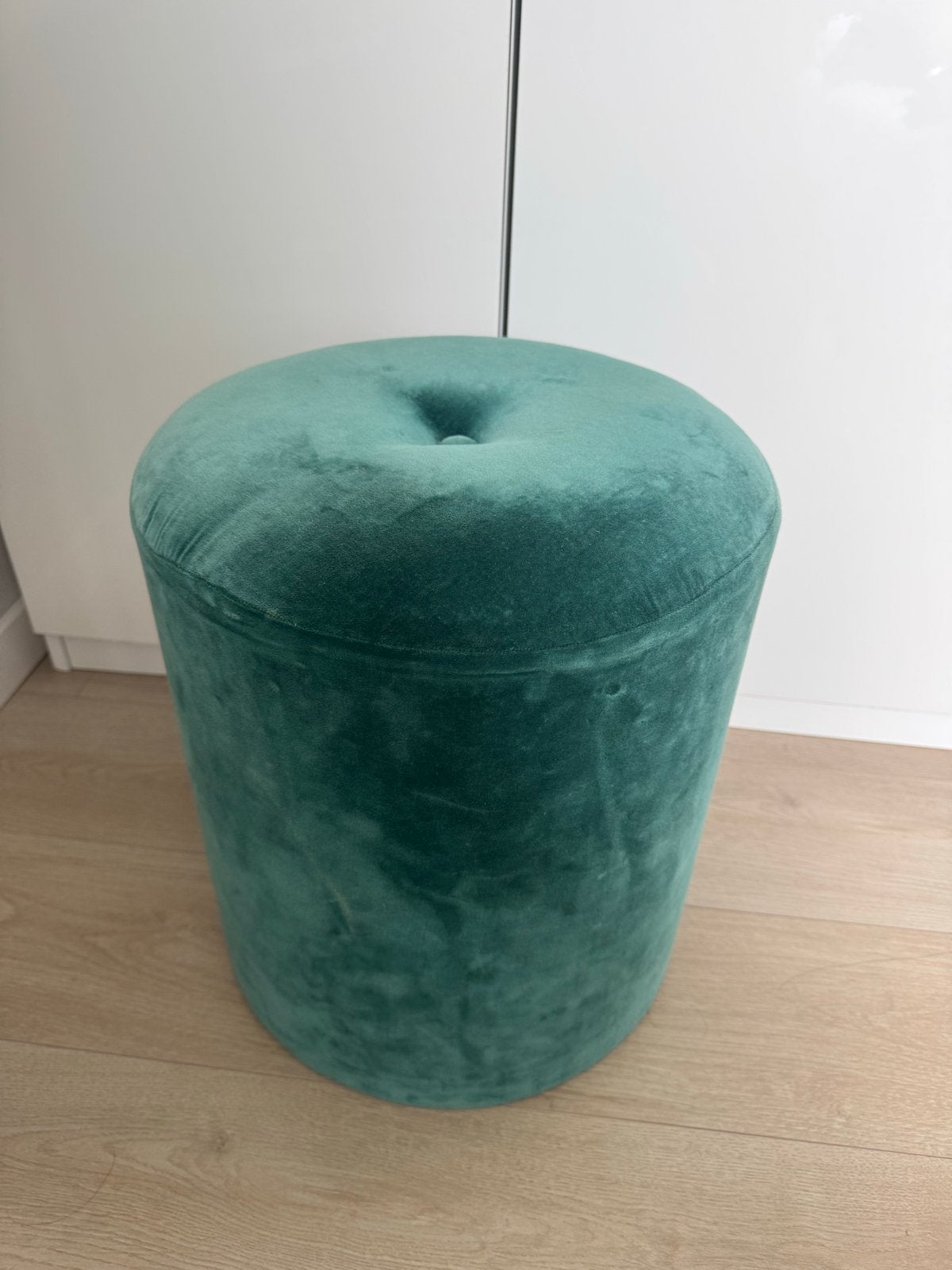 Fluwelen poef/hocker in smaragdgroen van Sissyboy, Ophalen of Verzenden, Zo goed als nieuw, Overige materialen