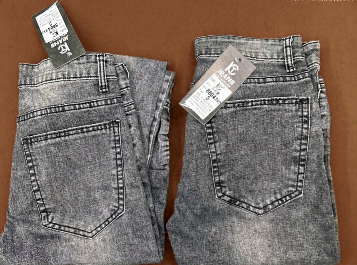 Nieuwe grijze jeans maat S - ongedragen, Kleding | Heren, Ophalen of Verzenden, Nieuw, Grijs, W32 (confectie 46) of kleiner