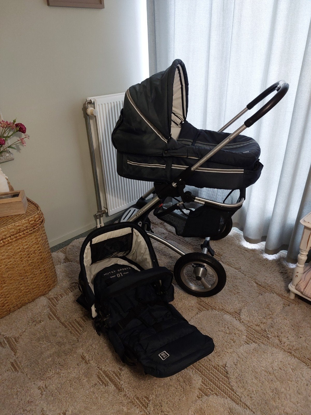 Mutsy combi kinder/ wandelwagen, zgan, Ophalen, Zo goed als nieuw, Mutsy, Luchtbanden