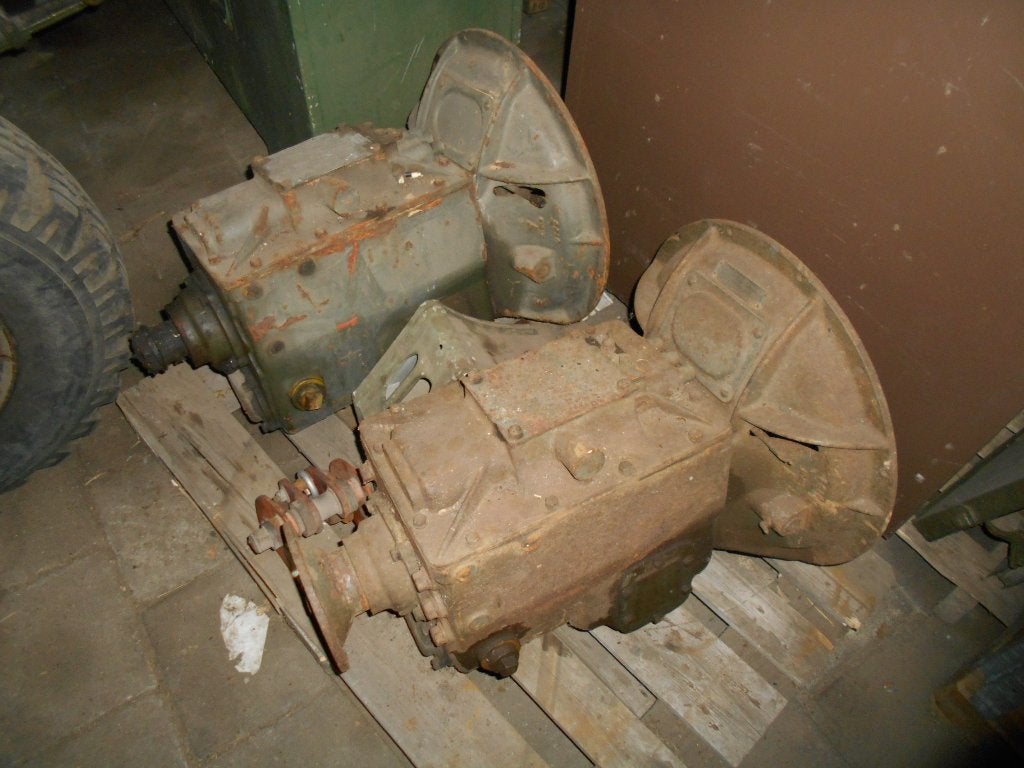 Versnellingsbak Reo? 2 stuks samen 500 euro, Ophalen, Landmacht, Nederland