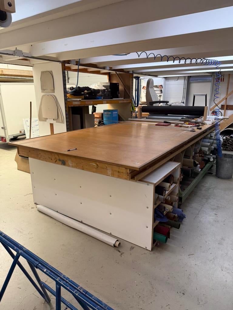 Hele grote werkbank/kniptafel, Doe-het-zelf en Verbouw, Werkbanken, Ophalen, Gebruikt, 170 cm of meer