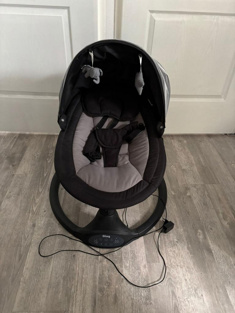 Automatische babyschommel Ding Hugg Black Swing, Ophalen, Zo goed als nieuw