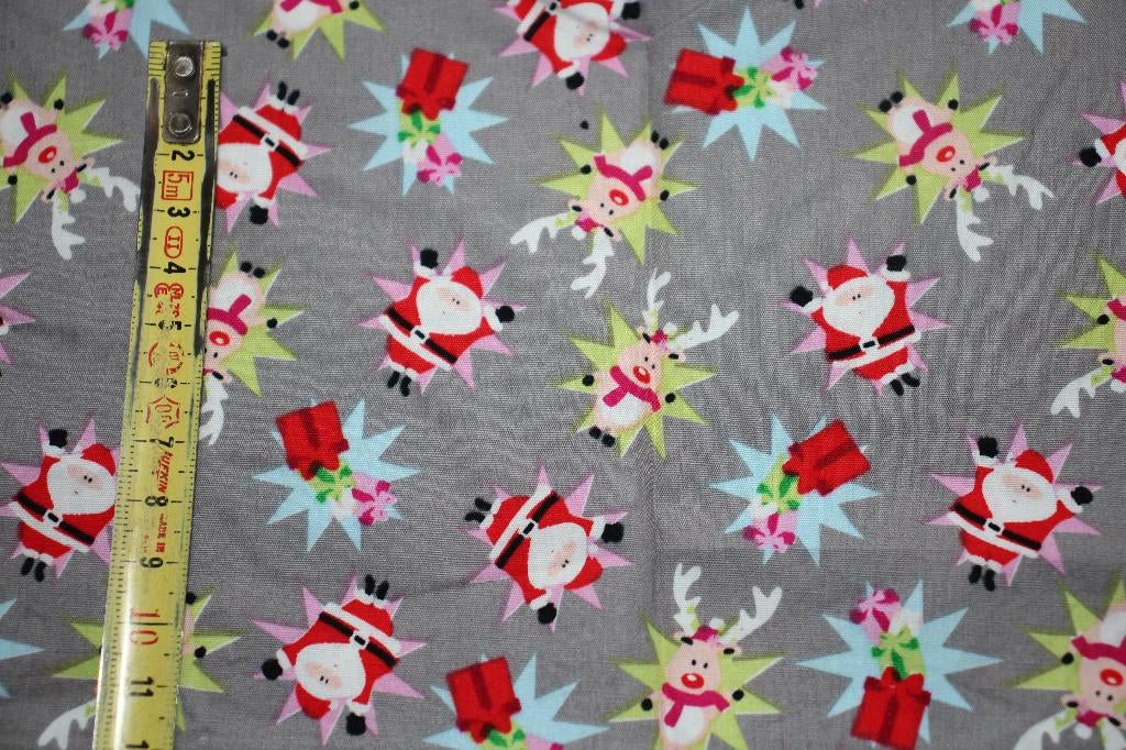 Coupon 100% katoen stof - Grijs kerst design kerstman #3908, 120 cm of meer, Nieuw, Ophalen of Verzenden, Katoen