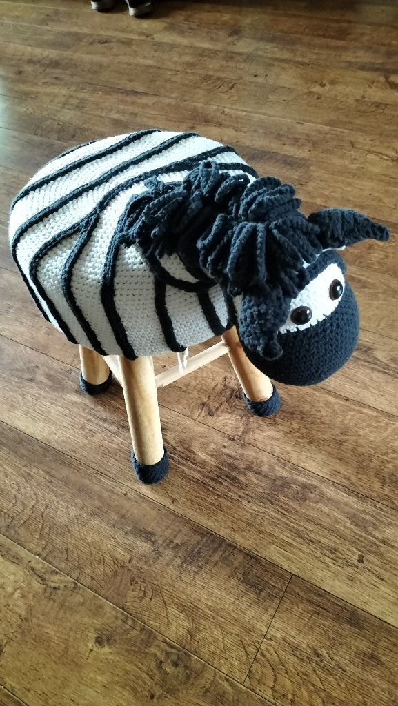 Gehaakte Dieren kruk in  de vorm van Zebra * Krukje, Ophalen, Zo goed als nieuw, Hout