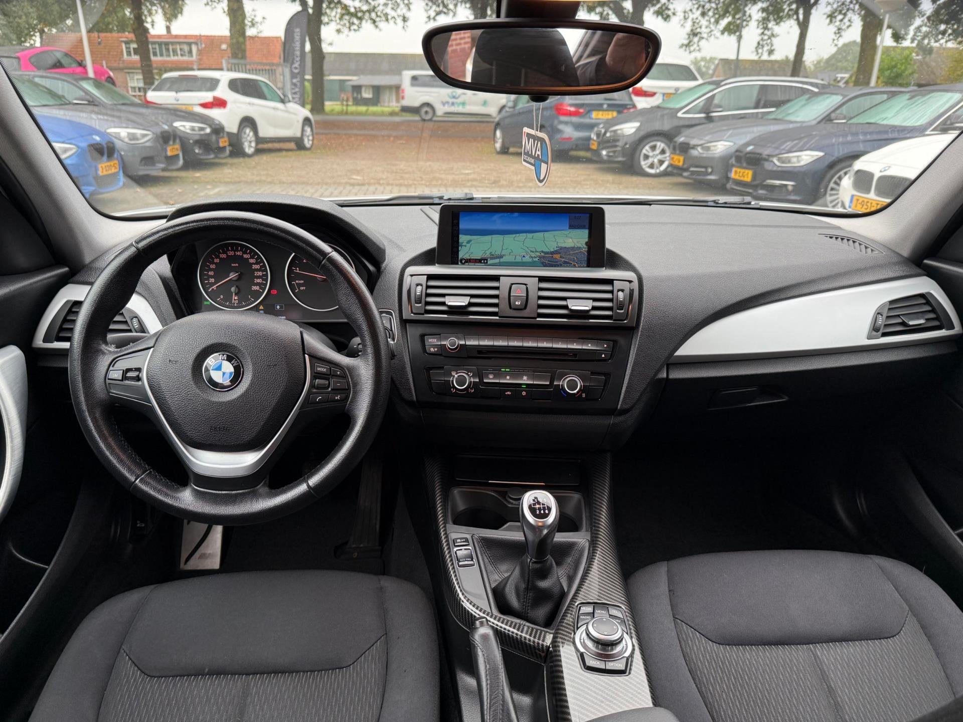 BMW 1-serie 116i Business|Nieuwe Ketting + Klepseals|Navigat, Auto's, BMW, 1-Serie, Gebruikt, Zwart, 4 cilinders