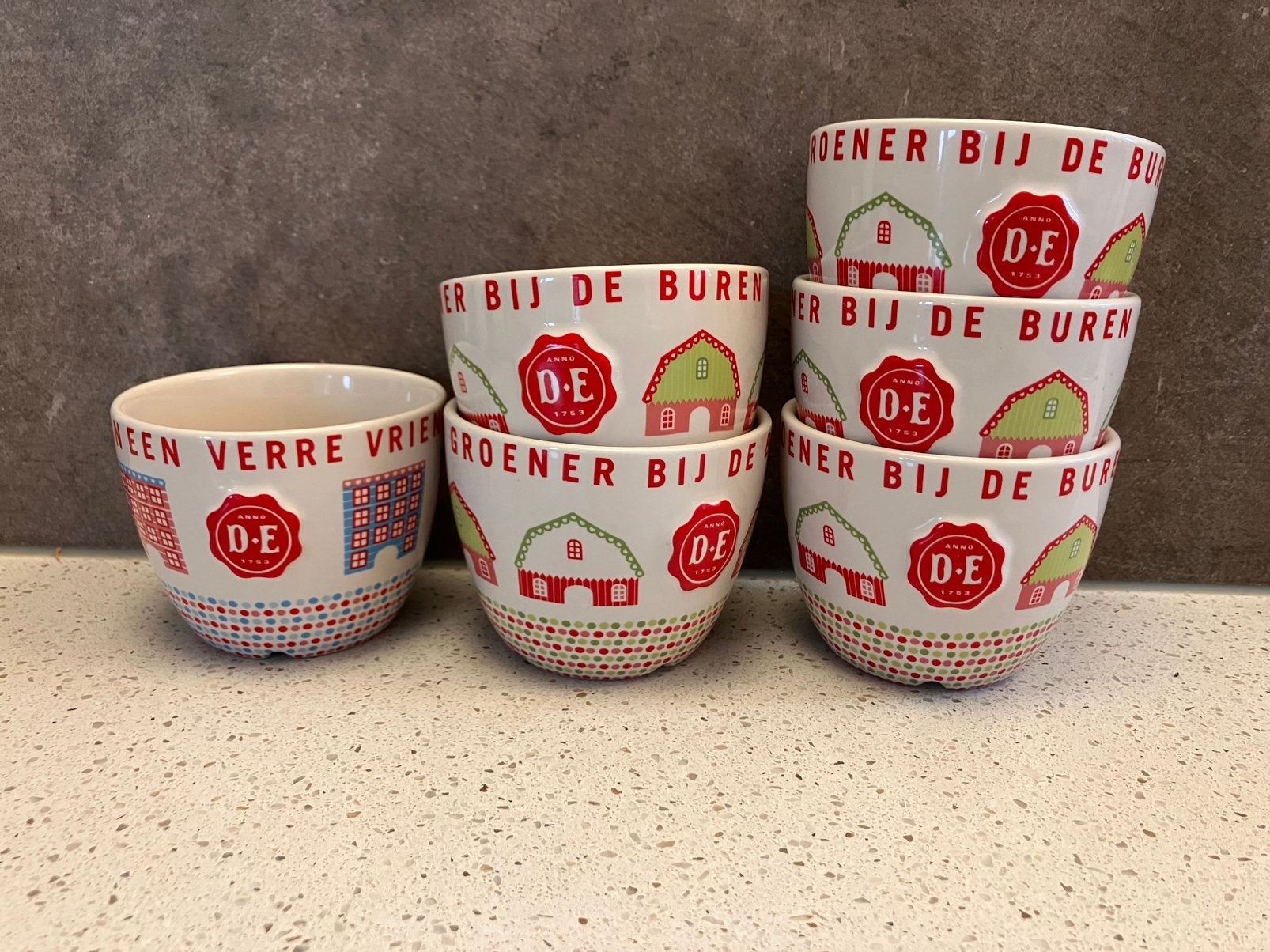 6 Douwe Egberts kopjes / mokjes burendag D.E., Gebruikt, Overige merken, Ophalen of Verzenden, Overige stijlen