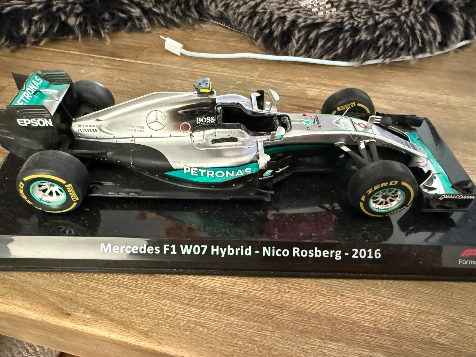 Mercedes F1 W07 Hybrid - Nico Rosberg - 2016 modelauto, Ophalen, Zo goed als nieuw, Formule 1