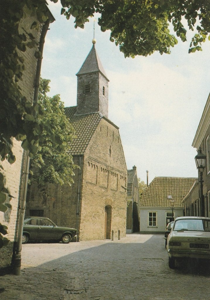 OIRSCHOT Ned. Herv. Kerk met Ford Escort, Verzenden, 1960 tot 1980, Gelopen, Noord-Brabant