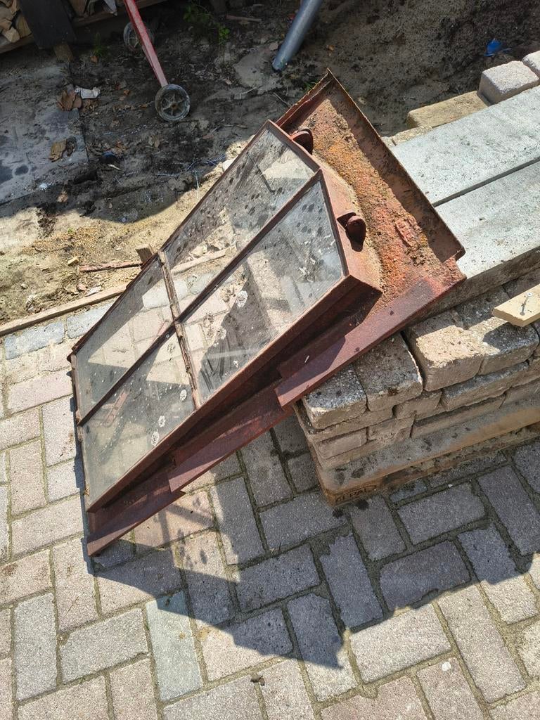 Te koop gietijzeren dakraam/stalraam, Ophalen, Gebruikt, Minder dan 80 cm, Minder dan 80 cm