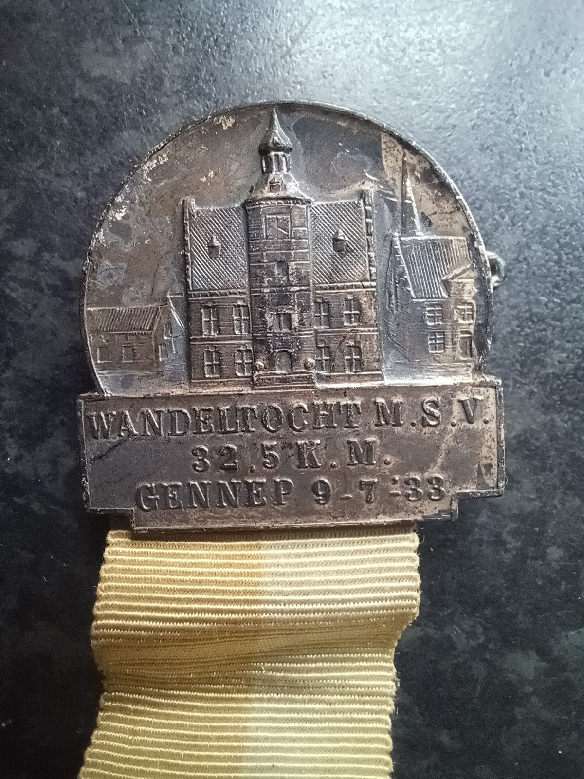Speld broche medaille Wandeltocht MSV 32,5 km Gennep 1933, Verzamelen, Speldjes, Pins en Buttons, Ophalen of Verzenden, Gebruikt