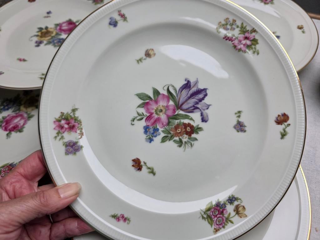 Roomwit 2 x verschillende bloemdecors eetbord borden diner, Ophalen of Verzenden