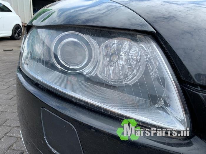 Koplamp rechts van een Audi A6