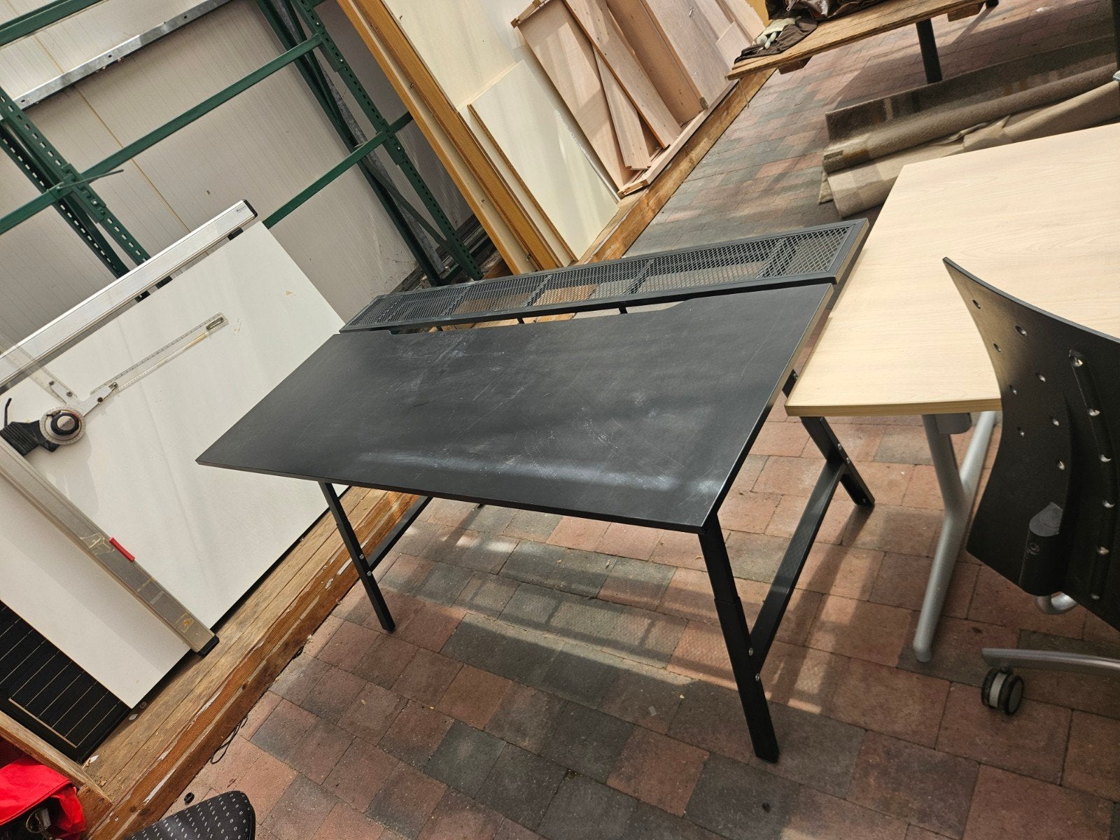 Zwart in hoogte verstelbaar bureau - Ikea Utespelare, Ophalen, Zwart, Gebruikt, Metaal