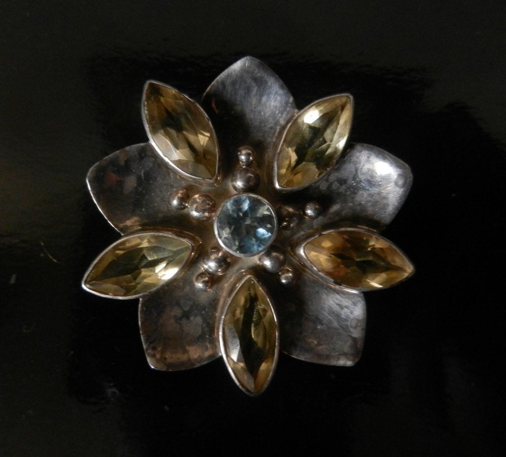Bloemvormige zilveren broche en hanger geslepen stenen Bali, Minder dan 4 cm, Nieuw, Ophalen of Verzenden, Met edelsteen
