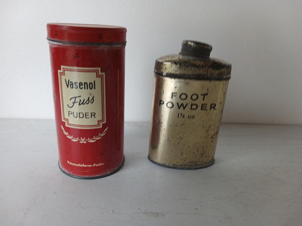 2 VINTAGE bussen voetpoeder Vasenol en Foot powder, Verzamelen, Verzenden, Zo goed als nieuw, Toebehoren, Gevuld