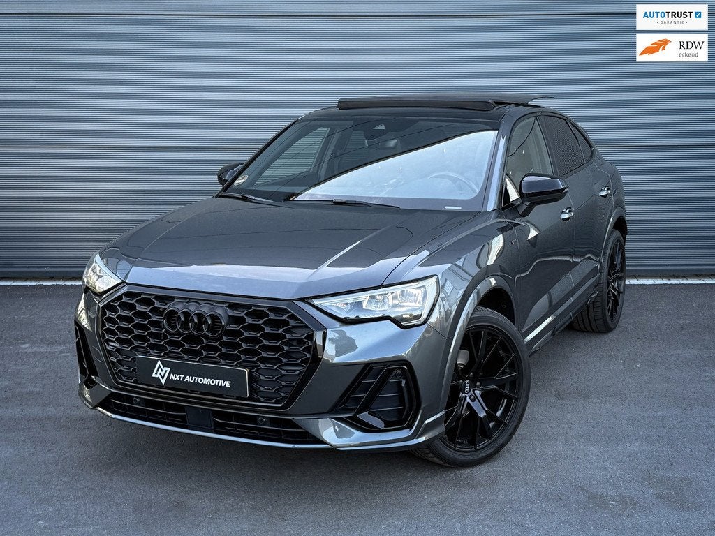 Audi Q3 Sportback 35 TFSI, 3x S-line, Pano, Stoelverw, 20'', Auto's, 4 cilinders, 150 pk, 1505 kg, Leder en Stof